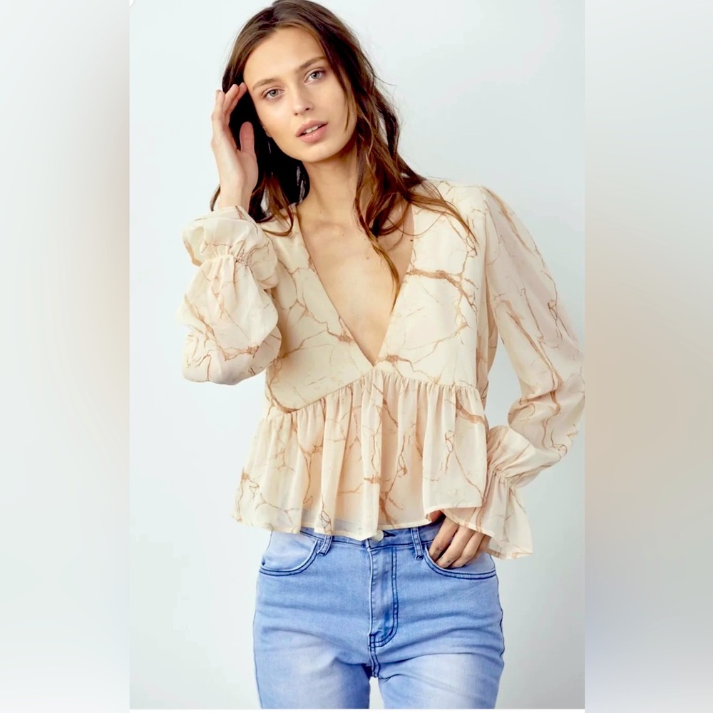 NWT SZ SMALL CICi Flowy Cropped Marble Print Top 😍